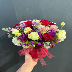  Kemer Flowers Delivery Kutuda Şık Aranjman Renkli